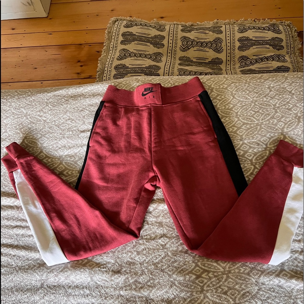 NWOT Nike womens sweats